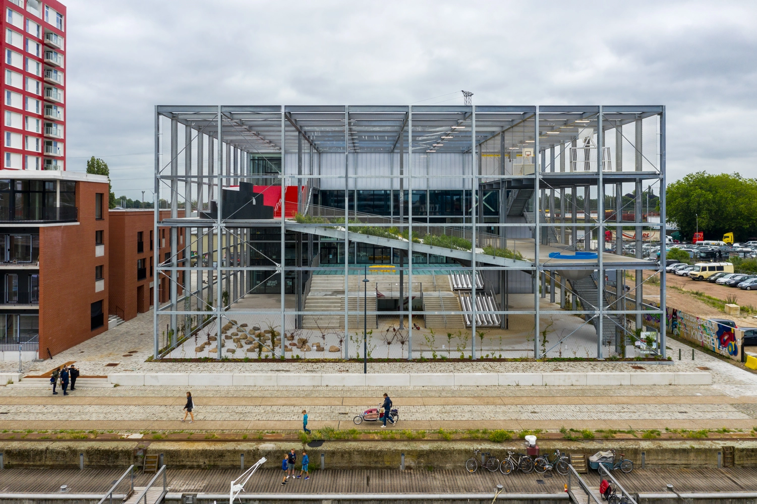 Multipurpose school building in Ghent, Belgium